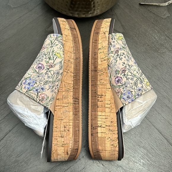 Naturalizer Kirstin Satin Pearl Floral - Picture 7 of 8